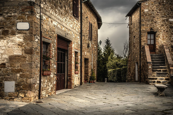 malerische Ecke in einer kleinen Stadt in der Toskana - Foto, Bild