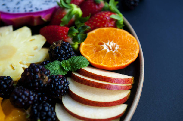 Värikkäät hedelmät, trooppiset hedelmät
  - Valokuva, kuva