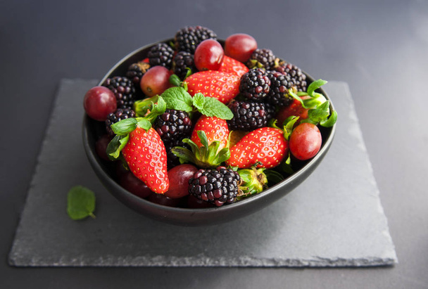 Fruits frais crus baies
  - Photo, image