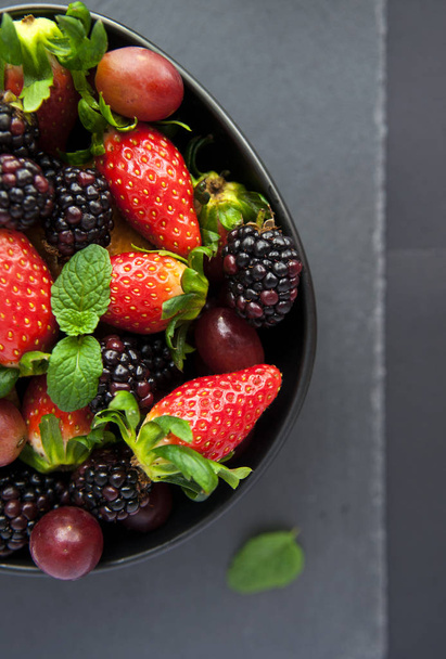 Frutta fresca cruda bacche
  - Foto, immagini