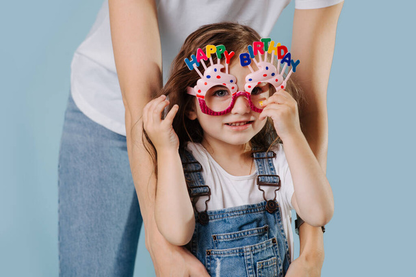 Girl wearing funny glasses with Happy Birthday text - 写真・画像