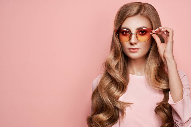 Young woman in elegant sunglasses - Zdjęcie, obraz