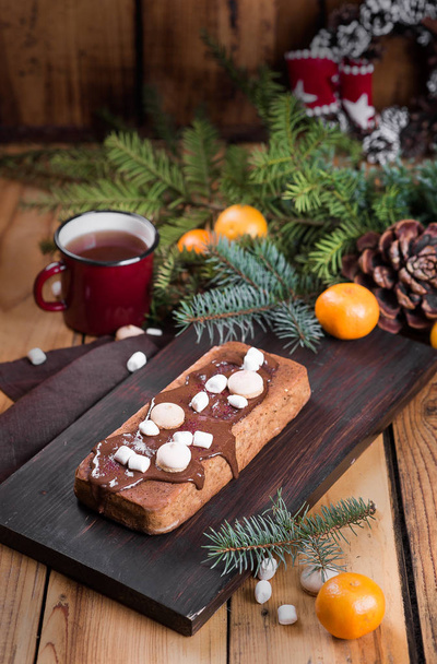 cake with chocolate icing and marshmallows. Christmas and New Year. wood background - Foto, Bild