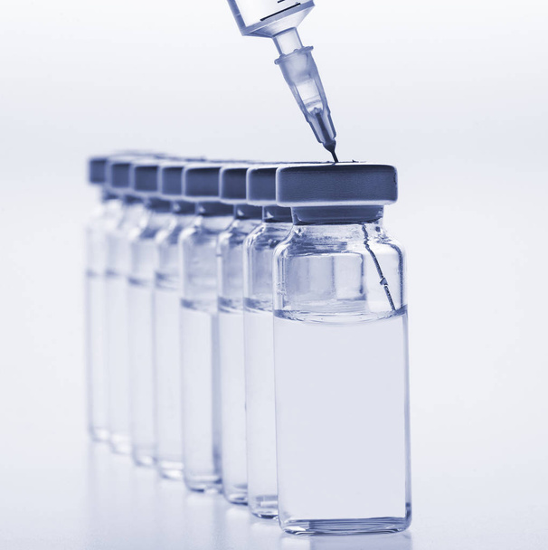 Glass medicine vials and Syringe on white background - Foto, Imagen