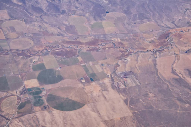 Повітряні гори Колорадо Вид з літака абстрактних ландшафтів, піків, каньйонів і сільських міст на південному заході Колорадо і Юті. Сполучені Штати Америки. Уса. - Фото, зображення