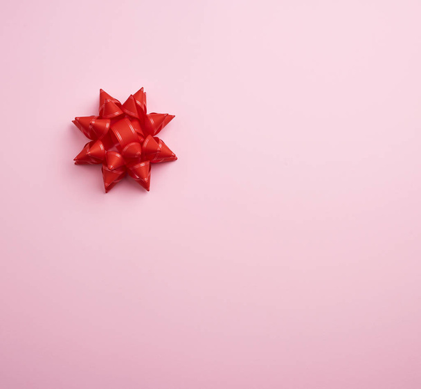 Bellissimo modello di design rosa astratto con fiocco rosso
 - Foto, immagini