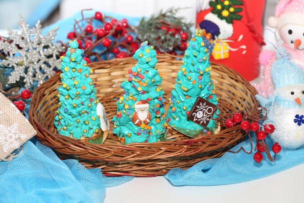 Still life with cookies in the form of a Christmas tree - 写真・画像