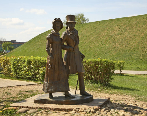Monument to Alexander Pushkin and Natalia Goncharova in Dmitrov. Russia - Foto, imagen