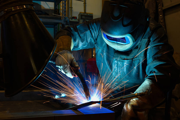 saldatore, artigiano, costruendo acciaio tecnico Acciaio industriale
 - Foto, immagini