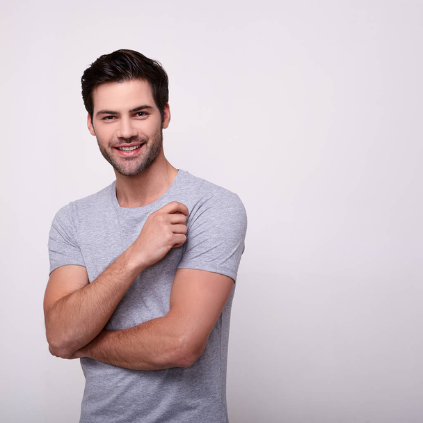 Smiling young white guy with a beard on a white background. - Foto, imagen