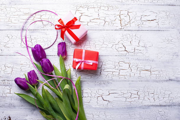 Tulips flowers and gift box. - Fotoğraf, Görsel