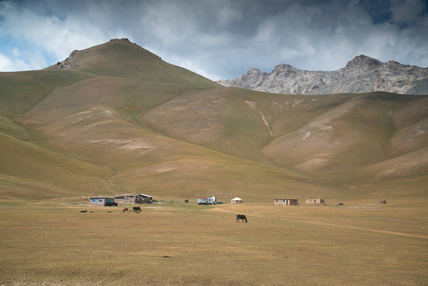 Road trip from Osh Kyrgyzstan to Tajikistan through the Pamir highway - Фото, изображение