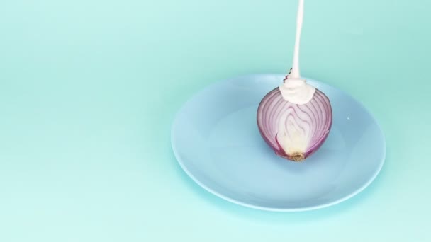 Fashionable food design. half the onion is watered with berry pink yogurt - Filmati, video