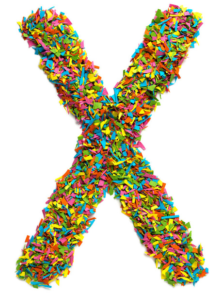 Nagy betűs angol betű X készült színes papír konfetti elszigetelt fehér háttér - Fotó, kép