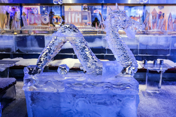 erstaunliche kühle Aussicht auf Chillout Ice Lounge mit wunderbaren Eisskulpturen, erste Ice Lounge im Nahen Osten, Dubai, Vereinigte Arabische Emirate - Foto, Bild
