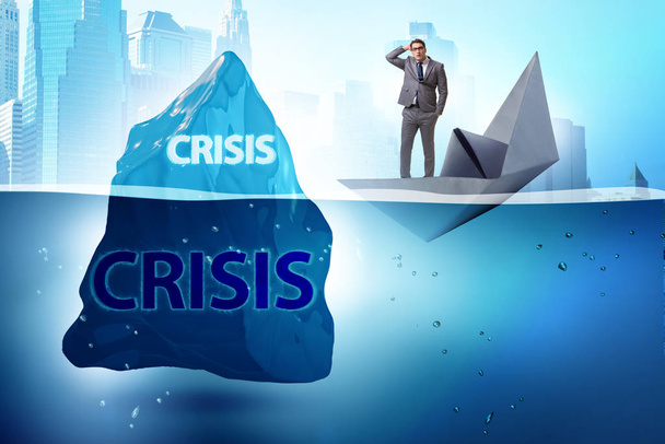 Krisenkonzept mit Geschäftsmann auf Eisberg - Foto, Bild