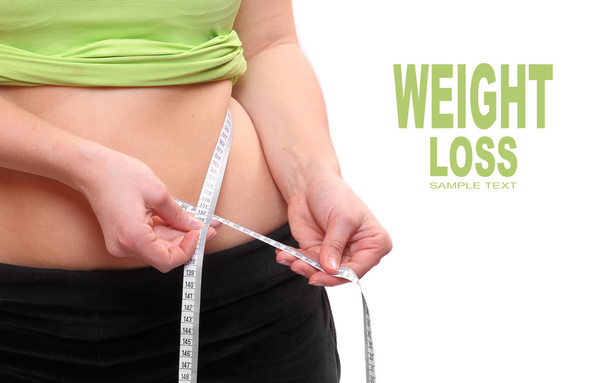 Close up de uma mulher com excesso de peso medir a barriga da cintura por metro-stick
. - Foto, Imagem