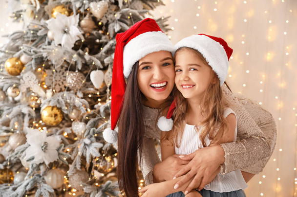 Happy mother with little daughter on Christmas eve at home - Fotoğraf, Görsel