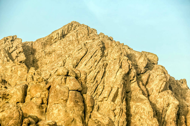 Saudi-Arabian geologinen maisema Wadi Ginin kuivat ja kalliovuoret, Saudi-Arabia
 - Valokuva, kuva