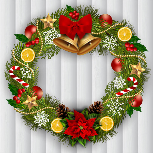 Karácsonyi díszített koszorú fenyő ágak, harangok, bogyók, csillagok, dísztárgyak, citrom, hópelyhek lóg fa fórumon. - Fotó, kép