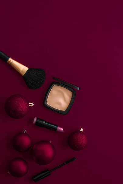Make-up und Kosmetik-Set für die Weihnachtszeit der Beauty-Marke - Foto, Bild