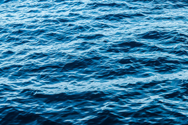 Tekstura powierzchni wody oceanu, zabytkowe lato wakacje tło - Zdjęcie, obraz