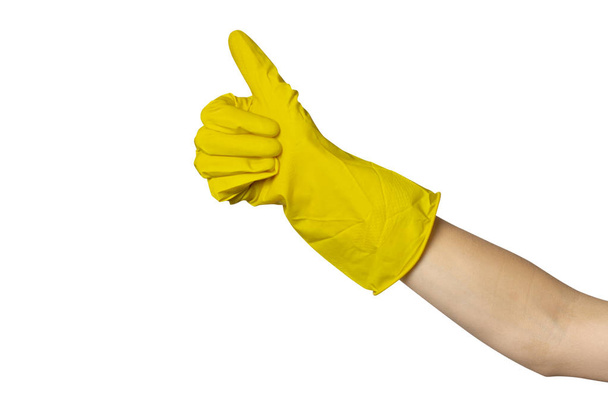 Mão feminina em uma luva de borracha amarela para limpeza mostra um gesto sobre um fundo branco isolado. Tudo bem, de alta qualidade. Gesto feito feito
 - Foto, Imagem