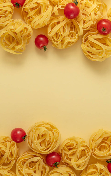 Pasta tagliatelle and tomatoes food pattern - Photo, Image
