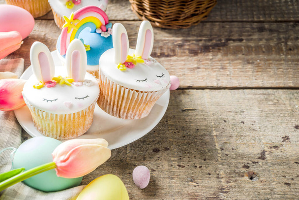 Schattig zelfgemaakte Pasen cupcakes - Foto, afbeelding