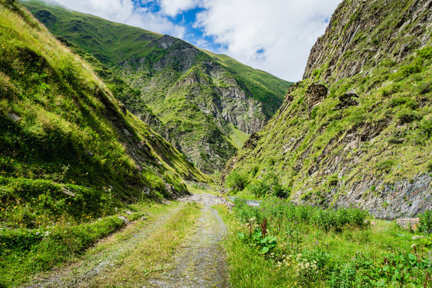 Mountain region landscape in Kazbegi, Georgia - Dramatic landscape of popular adventure trekking and hiking region in the Caucasus.  - Foto, imagen