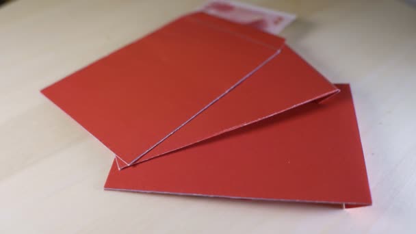 Decoração de ano novo chinês com envelopes vermelhos e personagem FU, o que significa boa sorte, fortuna e bênção
. - Filmagem, Vídeo