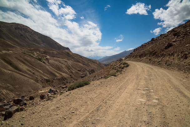 Bergen bij Pamir snelweg in Tadzjikistan - Foto, afbeelding