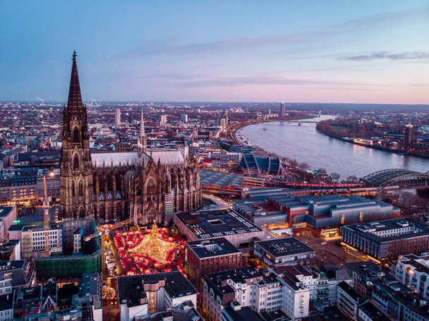 Köln Almanya Noel pazarı, Köln Ren Nehri üzerinde hava aracı manzarası Almanya - Fotoğraf, Görsel