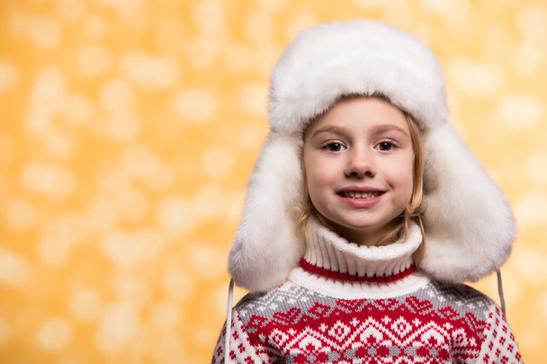 Little girl in winter look. Christmas concept. - Foto, Imagen