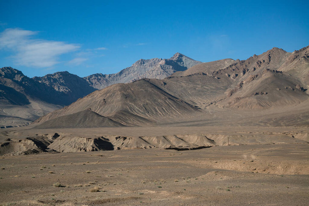 View on the Pamir highway in Tajikistan - Foto, Imagen