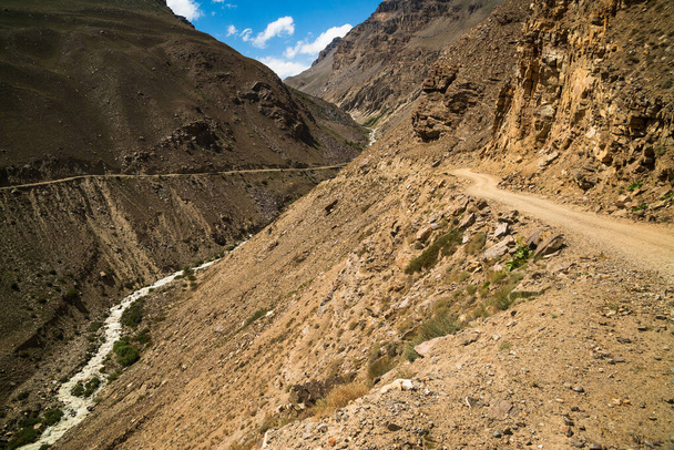 View on the Pamir highway in Tajikistan - Foto, afbeelding