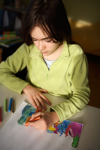 Girl drawing picture - Fotó, kép