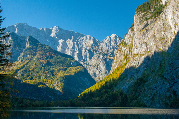 pohled na idylický Obersee, Národní park Berchtesgaden, Bavorsko - Fotografie, Obrázek
