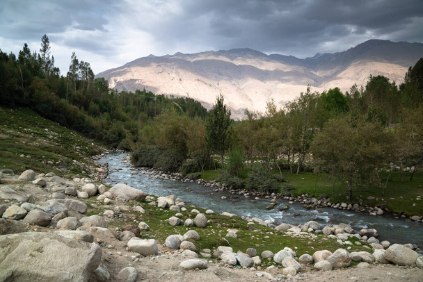 Взгляд в корриду Вахан в Афганистане
 - Фото, изображение