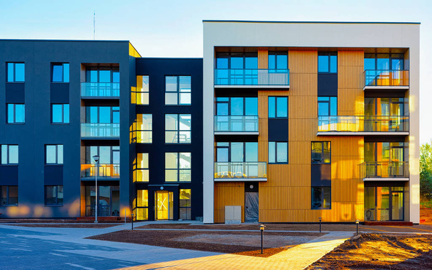 Διαμέρισμα κατοικίες πρόσοψη αρχιτεκτονική και υπαίθρια εγκαταστάσεις αντανακλαστικά - Φωτογραφία, εικόνα