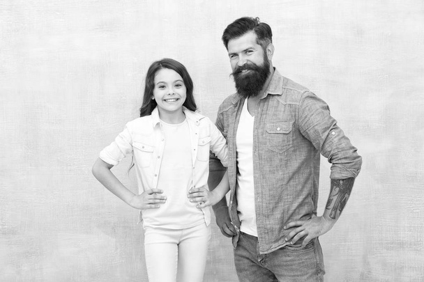 My father is hipster. Happy hipster and little girl on grey background. Bearded hipster and small child smiling in casual style. Caucasian hipster and his adorable daughter - Fotoğraf, Görsel