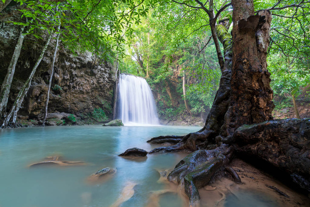 Wasserfälle im tiefen Wald - Foto, Bild