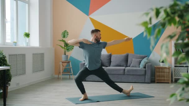 Professional yoga instructor exercising at home doing complex of asanas alone - Záběry, video