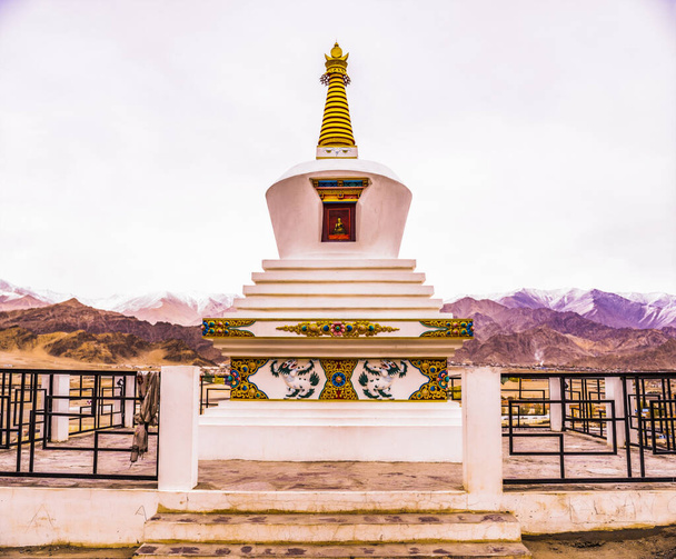 Buddhist Stupas and Monasteries - Valokuva, kuva