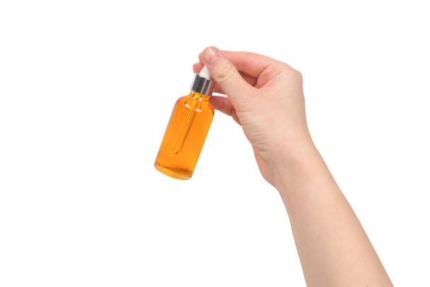 Botella con aceite en mano de mujer aislada en blanco
. - Foto, imagen