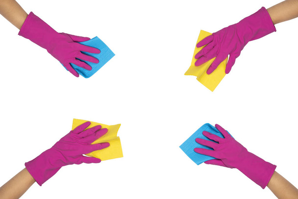 Руки в перчатках держат микроволоконную ткань для мытья и чистки посуды
 - Фото, изображение