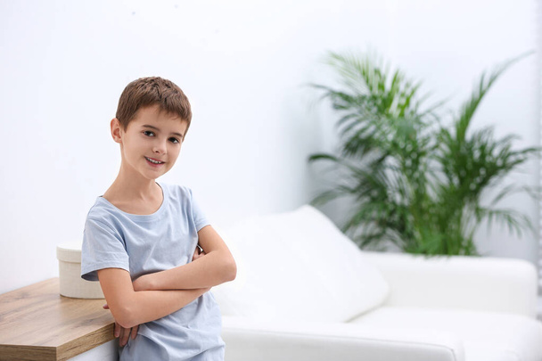 Cute little boy posing in living room - Foto, imagen