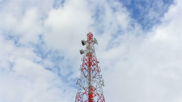Hírközlési torony felhő idő telik el - Felvétel, videó