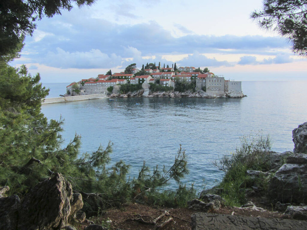 Montenegro matka St. Stefan saarella. Yläkuva
 - Valokuva, kuva