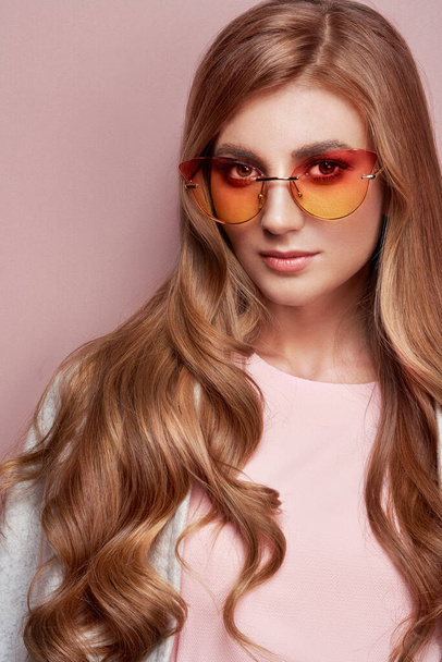 Young woman in elegant sunglasses - Foto, Imagem